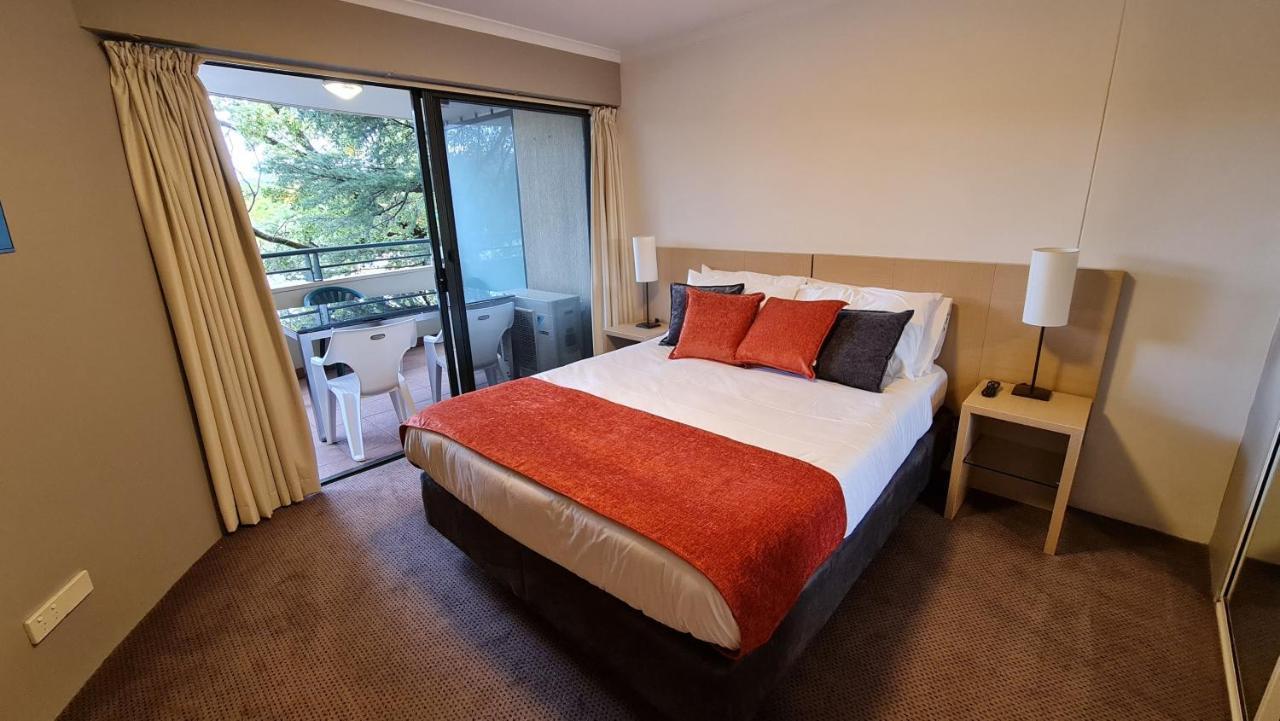 1br Executive In Centre Canberra